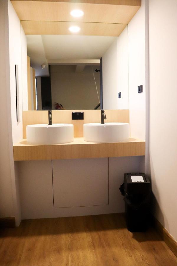 W2 Hostel شيانغ ماي المظهر الخارجي الصورة